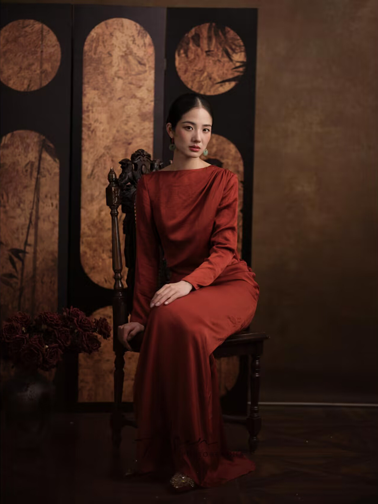 Photography Vintage Style - ชุดแต่งงานสไตล์วินเทจประจำชาติปี 2026 สำหรับคู่รัก ถ่ายภาพในสตูดิโอ ชุดแต่งงานสีแดงสำหรับเจ้าสาว ชุดคลุมเช้า